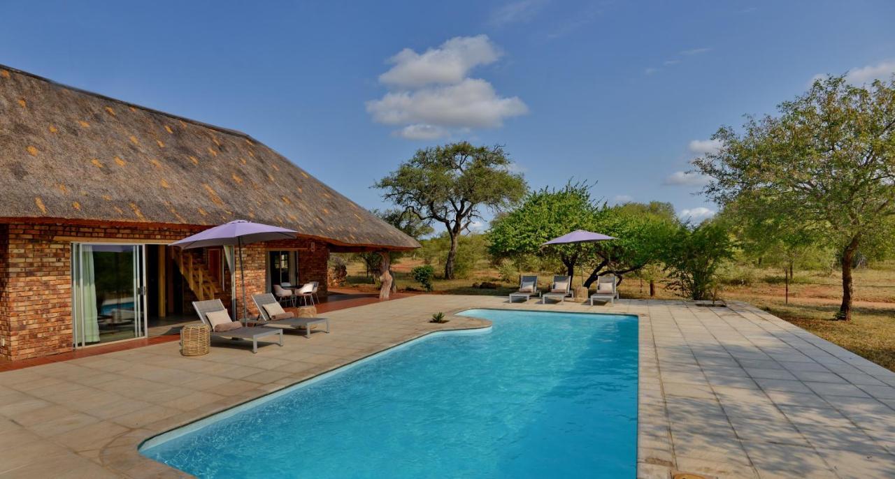 Tshukudu Game Lodge Hoedspruit Exterior photo